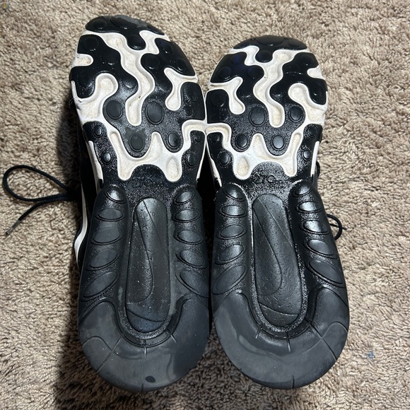 Air Max 270 React - Picture 2 of 3